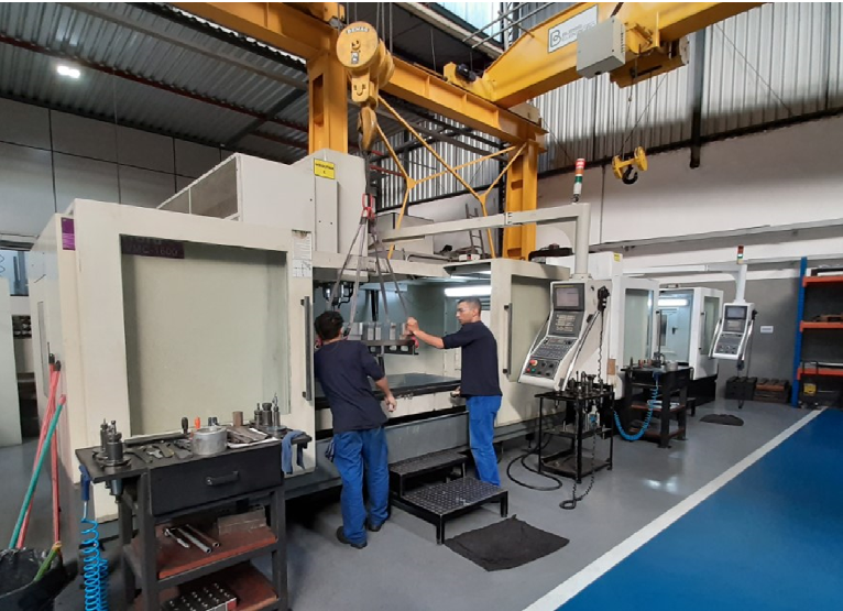 2 Centros de Usinagem CNC  Hartford VMC 1600